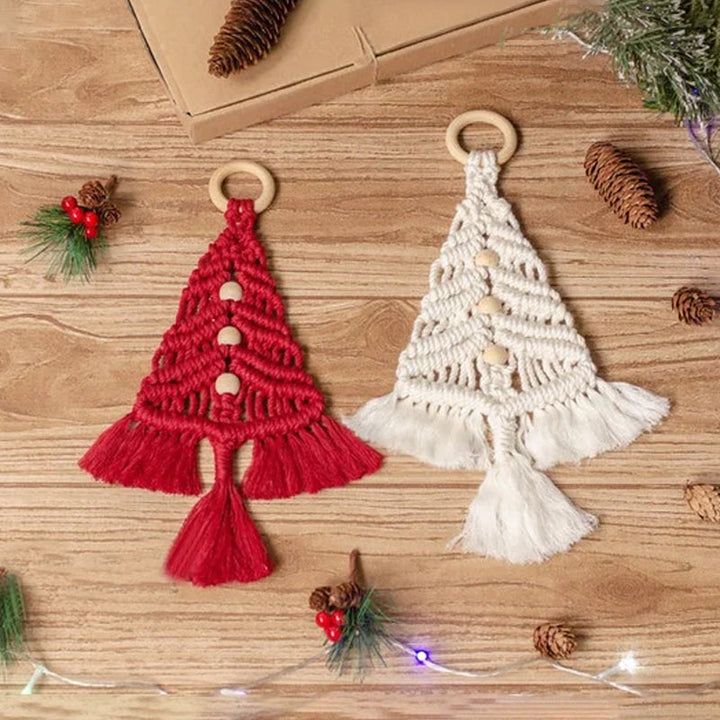 "DIY julgran i färgglada delar för kreativ dekoration och personlig julkänsla, perfekt för hem och interiör."
