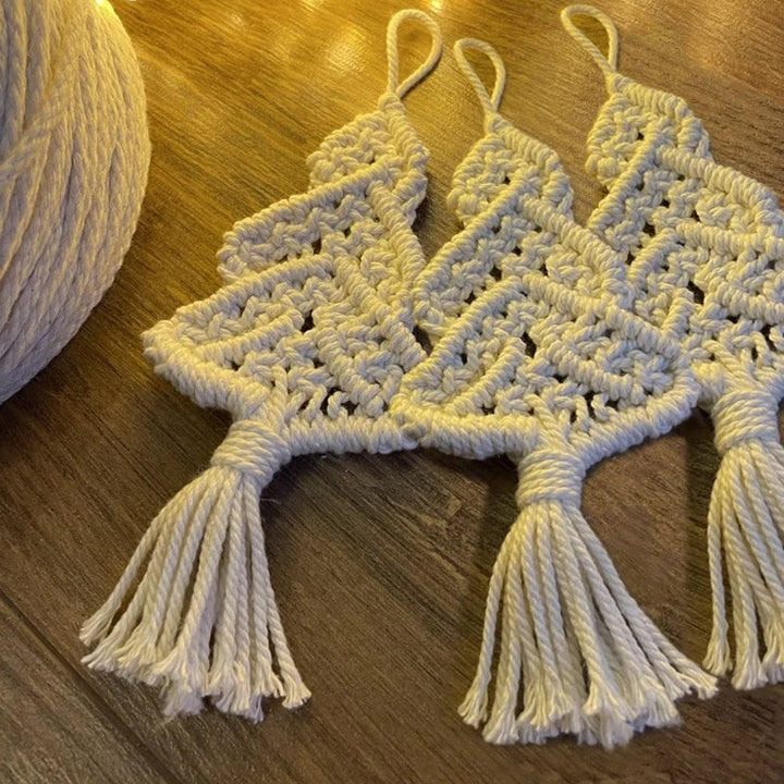 "DIY julgran i färgglada delar för kreativ dekoration och personlig julkänsla, perfekt för hem och interiör."