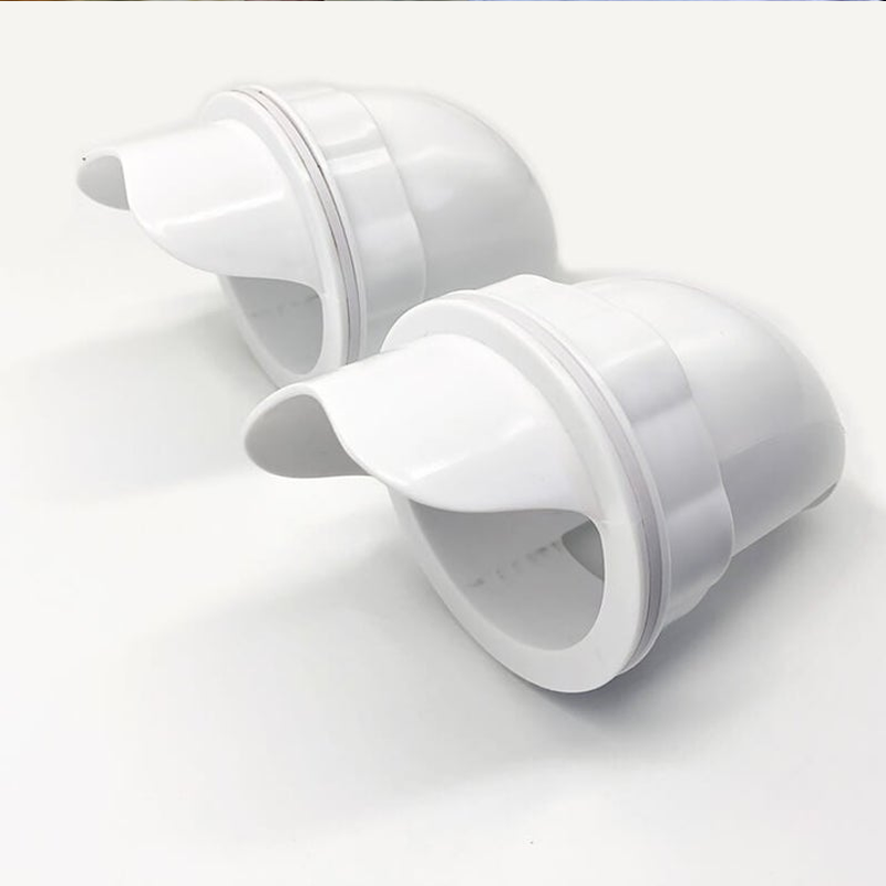 "DIY kycklingmatare av plast, enkel design, grå färg, effektiv för kycklingfoder utan spill i hönsgården."