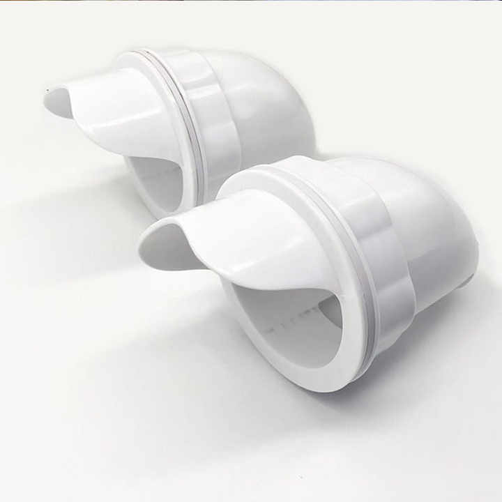 "DIY kycklingmatare av plast, enkel design, grå färg, effektiv för kycklingfoder utan spill i hönsgården."