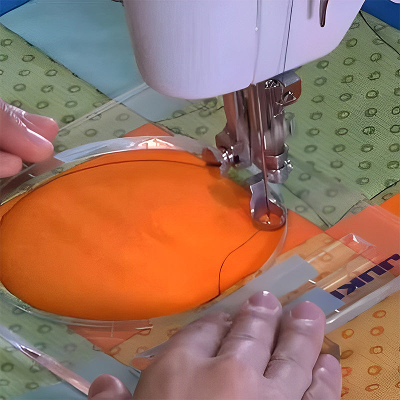 "DIY lapptäcksverktyg kit med sex akrylmallar och en tryckfot, idealiskt för kreativt quiltning och handarbete."