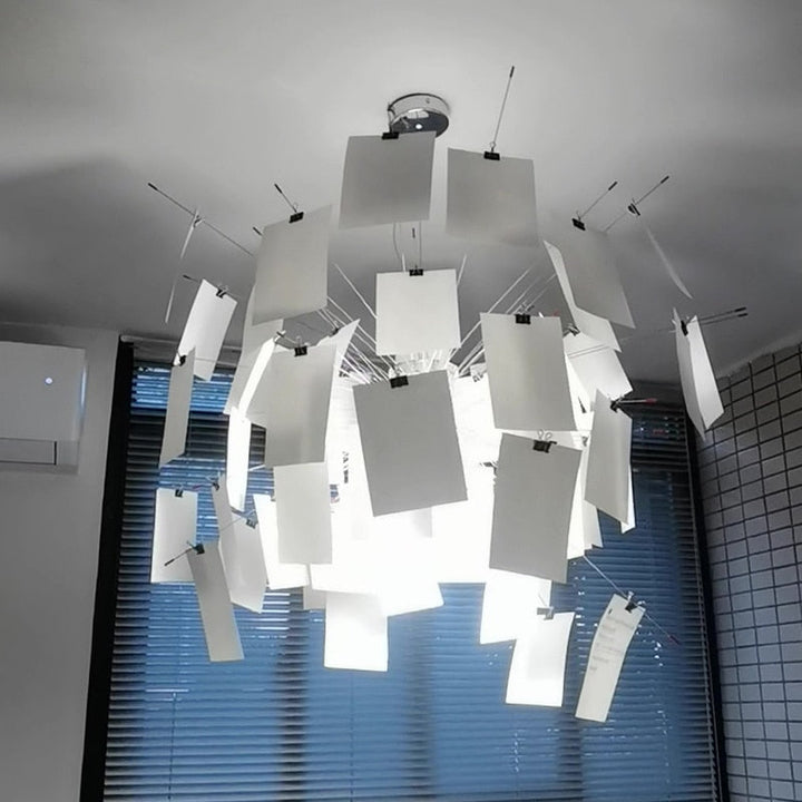 Anpassningsbar taklampa för sovrummet. DIY designlampa som ger modern och personlig inredning.