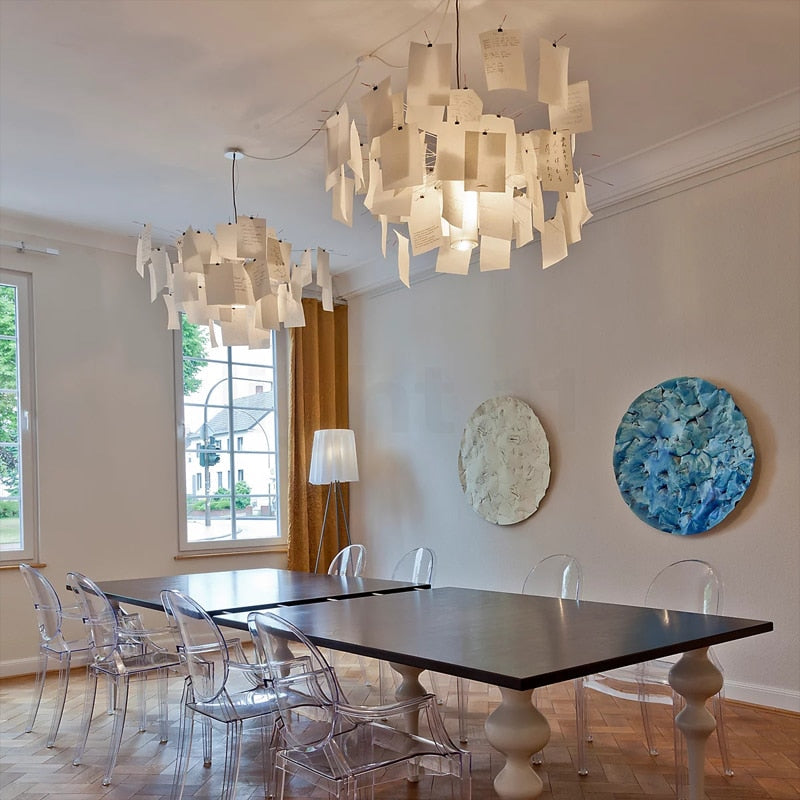 Närbild på modern DIY taklampa, visar anpassningsbara detaljer för unik belysning.