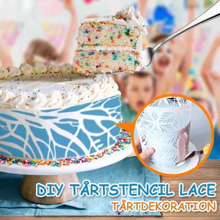 "DIY tårtstencil i mjölkvit PET-plast med vackra mönster för enkel tårtdekor. Perfekt för köksentusiaster."