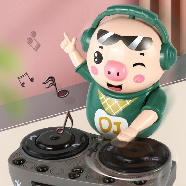 "DJ grisleksak med ljus, färger och musik för barn, i rörelse på DJ-bord. Underhållande leksak för lek och skratt."