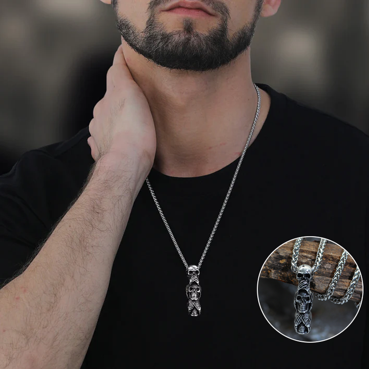 "Djärvt skull halsband för män i silver, maskulin design, perfekt för att sticka ut vid alla tillfällen, casual eller fest."
