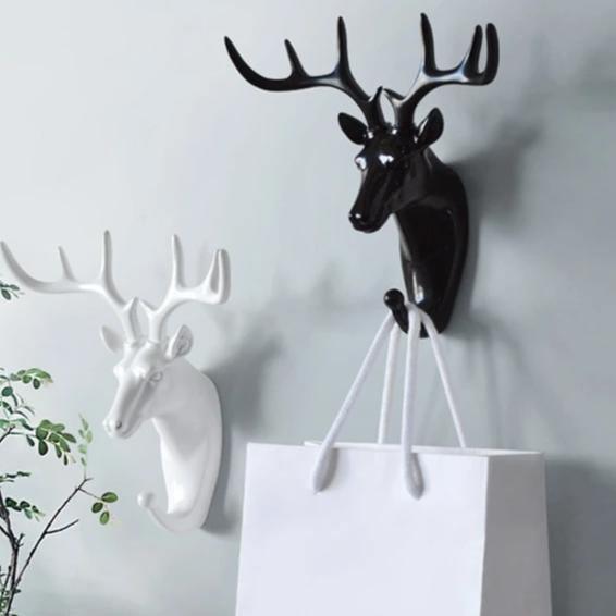 Svart djurkrok som nyckelhållare. En modern och praktisk väggkrok med stilren djurdesign.
