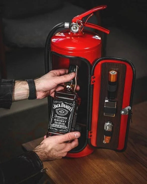 Mini bar i brandsläckarform, perfekt presenttips. Diskret dryckesförvaring som överraskar.