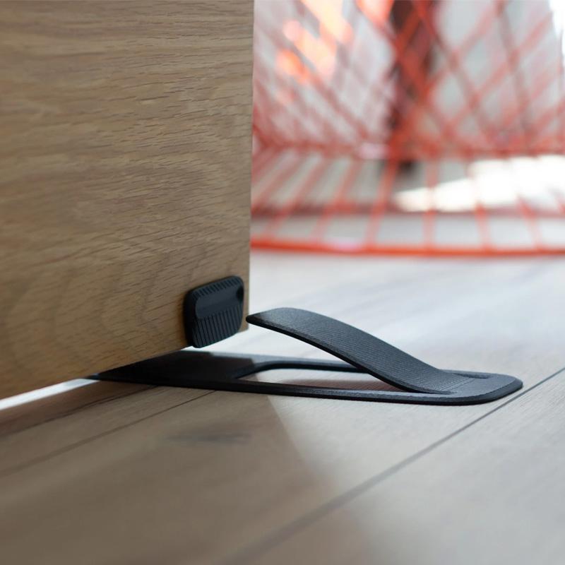 "Dörrstopp för hemanvändning, enkel installation på olika ytor, elegant design, flera färgalternativ."