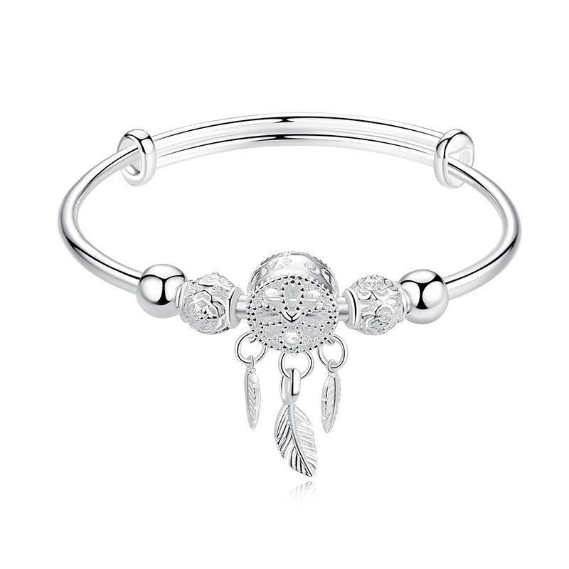 "Dreamcatcher Armband i silver för män och kvinnor, justerbart, med glansig finish och unikt drömfångarmotiv."