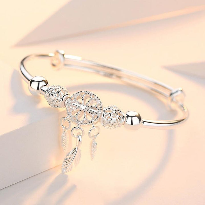 "Dreamcatcher Armband i silver för män och kvinnor, justerbart, med glansig finish och unikt drömfångarmotiv."