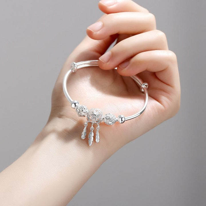 "Dreamcatcher Armband i silver för män och kvinnor, justerbart, med glansig finish och unikt drömfångarmotiv."