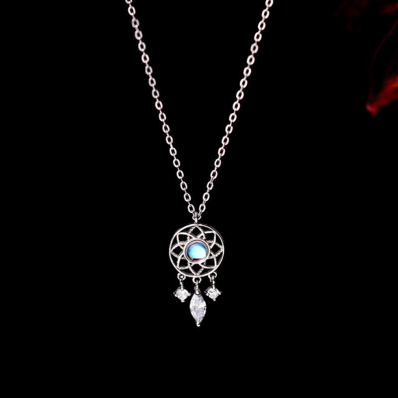 Drömfångarhalsband för damer i hållbar legering med zirkon, lätt design, symboliserar skydd mot negativa drömmar.