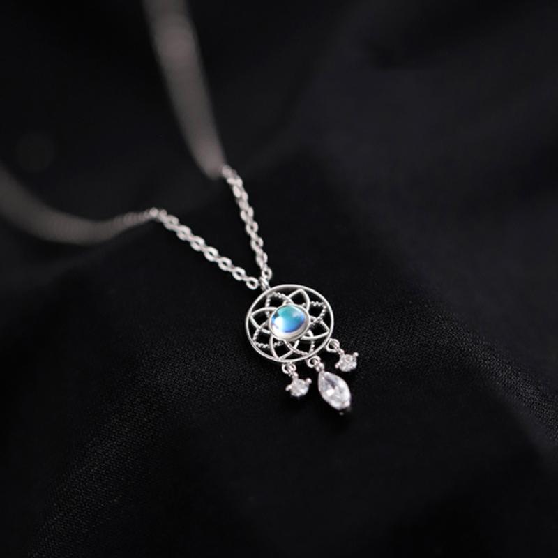 Drömfångarhalsband för damer i hållbar legering med zirkon, lätt design, symboliserar skydd mot negativa drömmar.