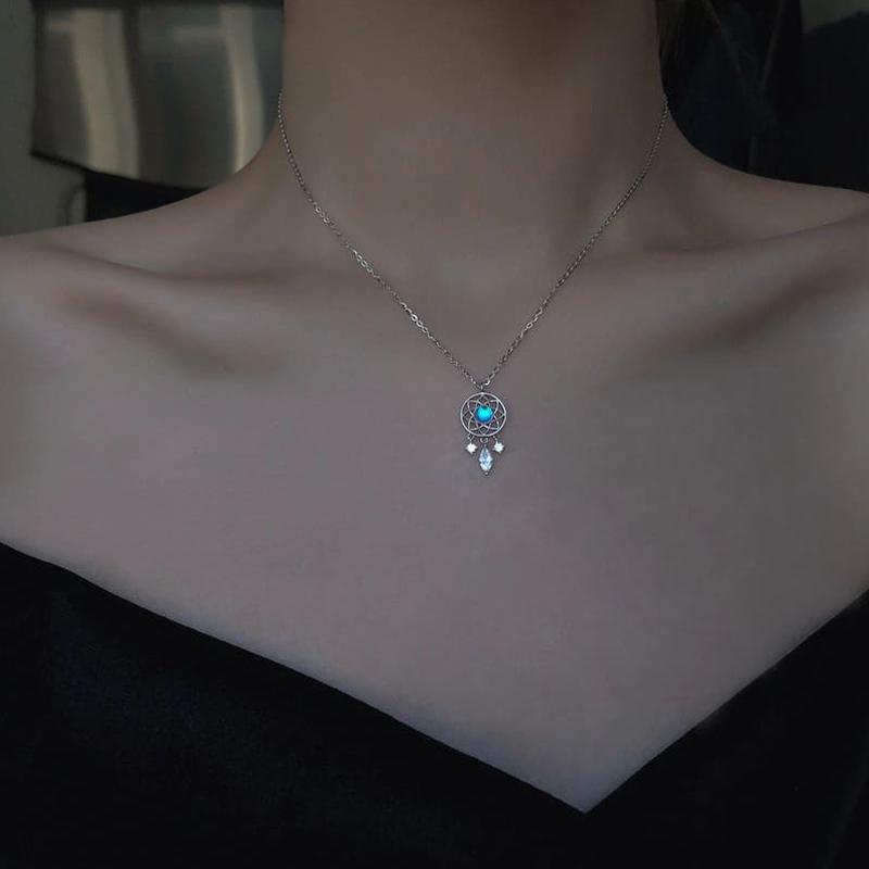 Drömfångarhalsband för damer i hållbar legering med zirkon, lätt design, symboliserar skydd mot negativa drömmar.