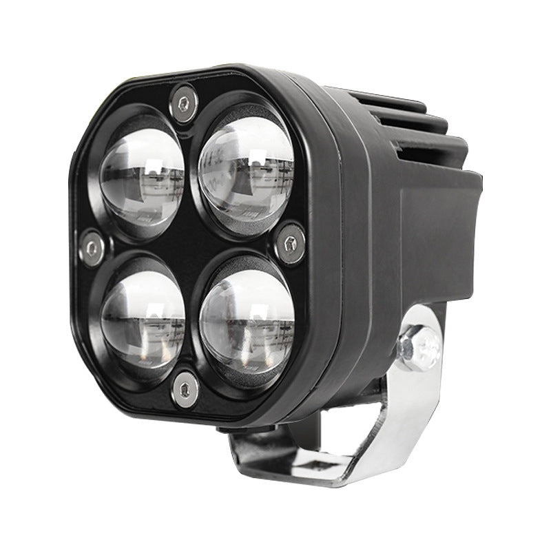 "Dubbel-färgad LED bilstrålkastare 60W 6400LM, fyrkantig design, IP67, kyligt vitt och skarpt gult ljus på modern bil."