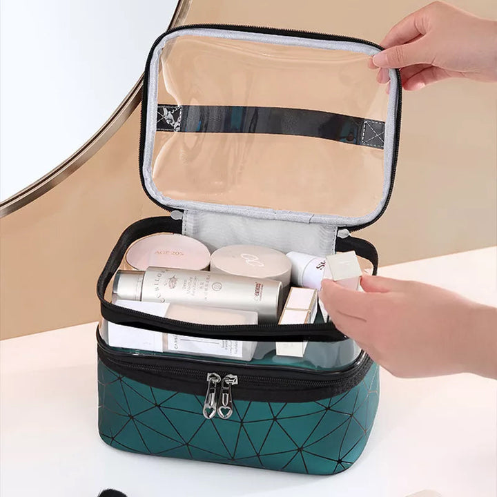 "Dubbellagers kosmetikaväska i transparent TPU med rymligt fack, dubbla dragkedjor och elegant design för sminkförvaring."