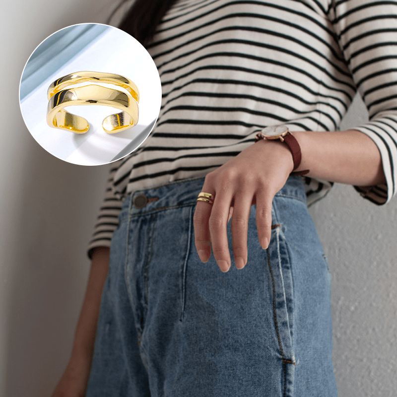 "Dubbelsidig justerbar ring för kvinnor med geometriska former, elegant design i vitguld, guld och silver."
