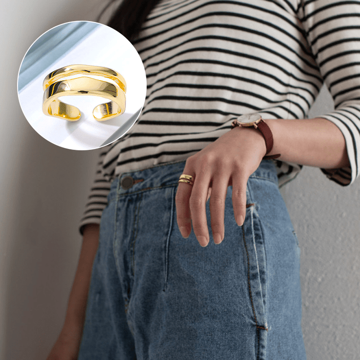 "Dubbelsidig justerbar ring för kvinnor med geometriska former, elegant design i vitguld, guld och silver."