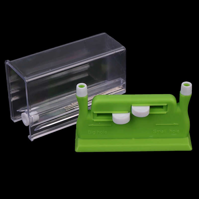 "Dubbelsidig nålträdare i plast och stål med dubbelhålsdesign för effektiv nålträdning, inkl. genomskinlig förvaringslåda."