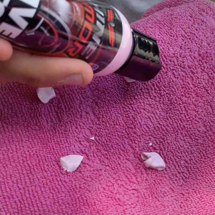 "Effektiv bilreparationsformel, tar bort repor, virvlar, oxidation, återställer lacken till en elegant finish."