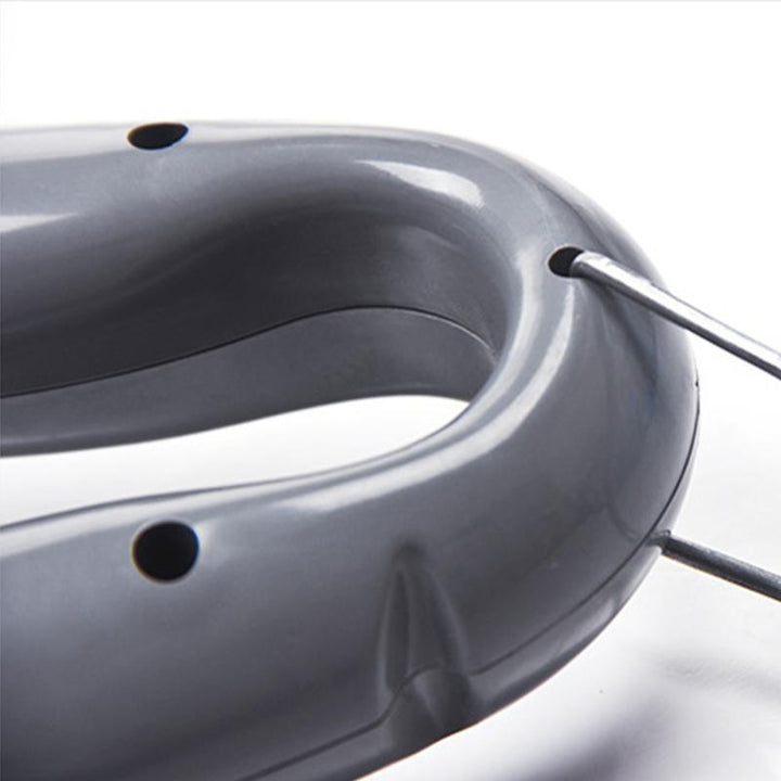 "Effektiv grillborste med ergonomiskt handtag och ångrengöring för ren grill, hållbar i rostfritt stål, köksredskap."