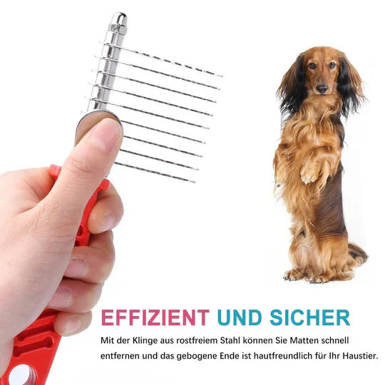 En hund njuter av att bli borstad med den skonsamma utredningskammen för tovfri päls.