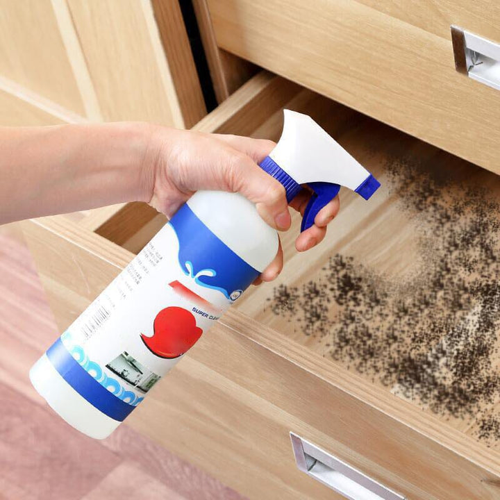 "Effektiv väggmögelsrengörare i en sprayflaska, hjälper till att ta bort mögelfläckar från olika ytor i hemmet."