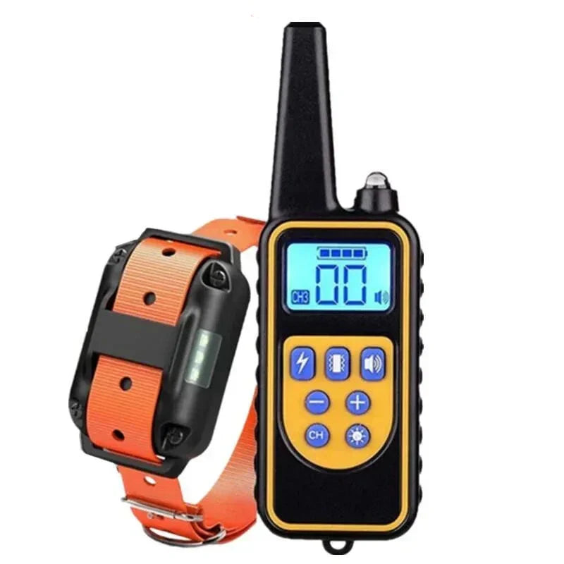Elektroniskt hundhalsband för träning och barkkontroll. Inkluderar fjärrkontroll för optimal funktion.