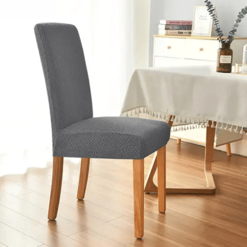 Elastiskt stolsöverdrag för att förnya & skydda dina stolar. Modern heminredning i vardagsrum & matrum.