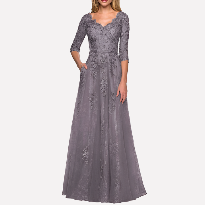 Elegant A-linje damklänning med rund hals & 3/4 ärm, perfekt som festklänning eller för bröllopsgäst.