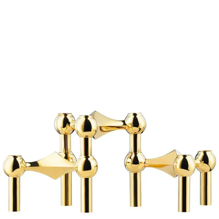 Elegant abstrakt ljusställ i metall för modern heminredning. Perfekt dekor i vardagsrum.