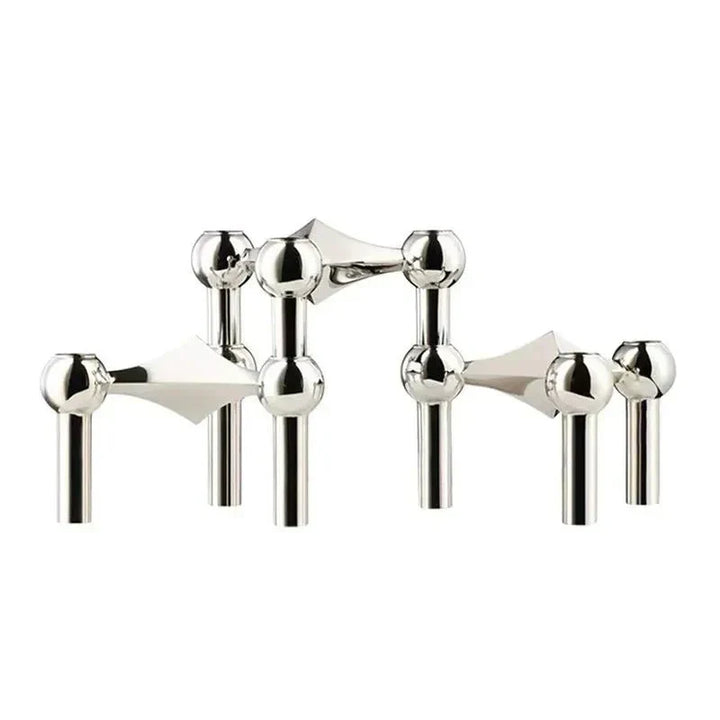 Ljusställ i guld, silver eller svart metall. Abstrakt design, elegant modern inredningsdetalj.