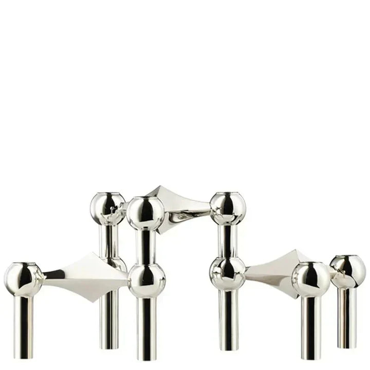 Modernt ljusställ i metall, passar vardagsrum, matsal. Abstrakt design, finns i guld, silver, svart.