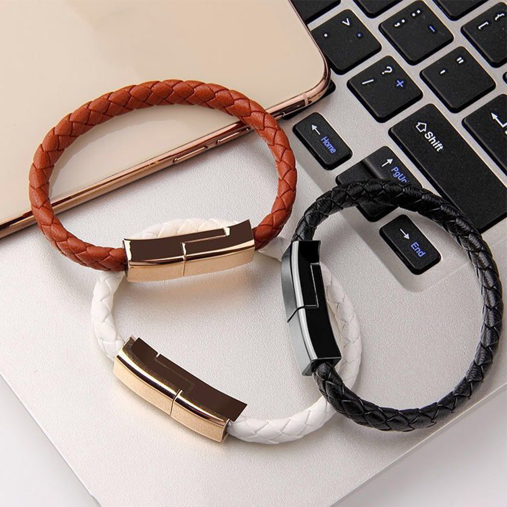 "Elegant armband i svart PU-läder med integrerad laddningskabel, perfekt för modern stil och funktionalitet."
