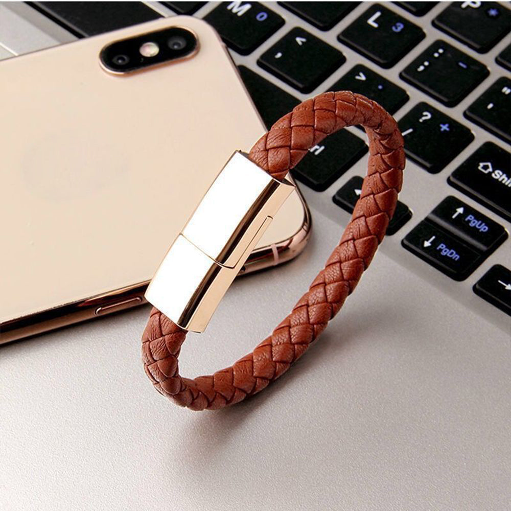"Elegant armband i svart PU-läder med integrerad laddningskabel, perfekt för modern stil och funktionalitet."