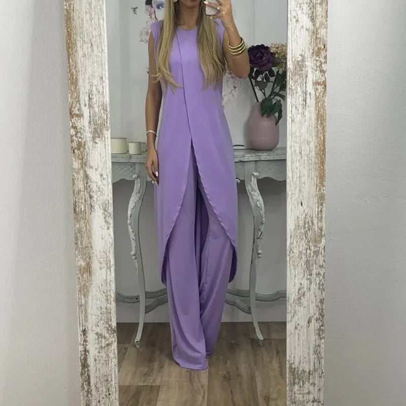 "Elegant ärmlös tvådelad set för kvinnor i beige, rundhalsad design i bekväm bomullsblandning, luftigt och stilrent."