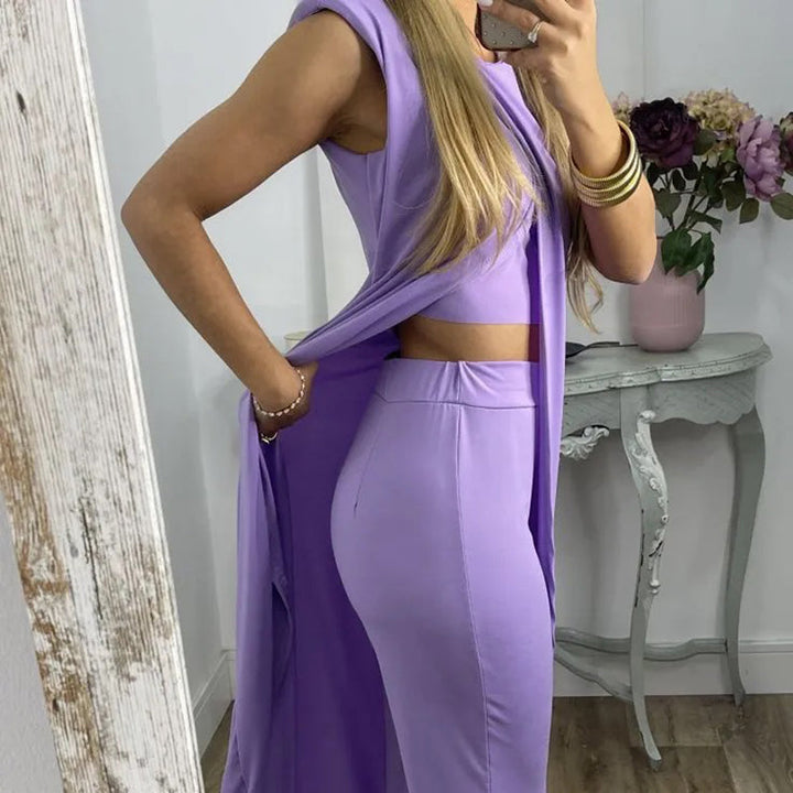 "Elegant ärmlös tvådelad set för kvinnor i beige, rundhalsad design i bekväm bomullsblandning, luftigt och stilrent."