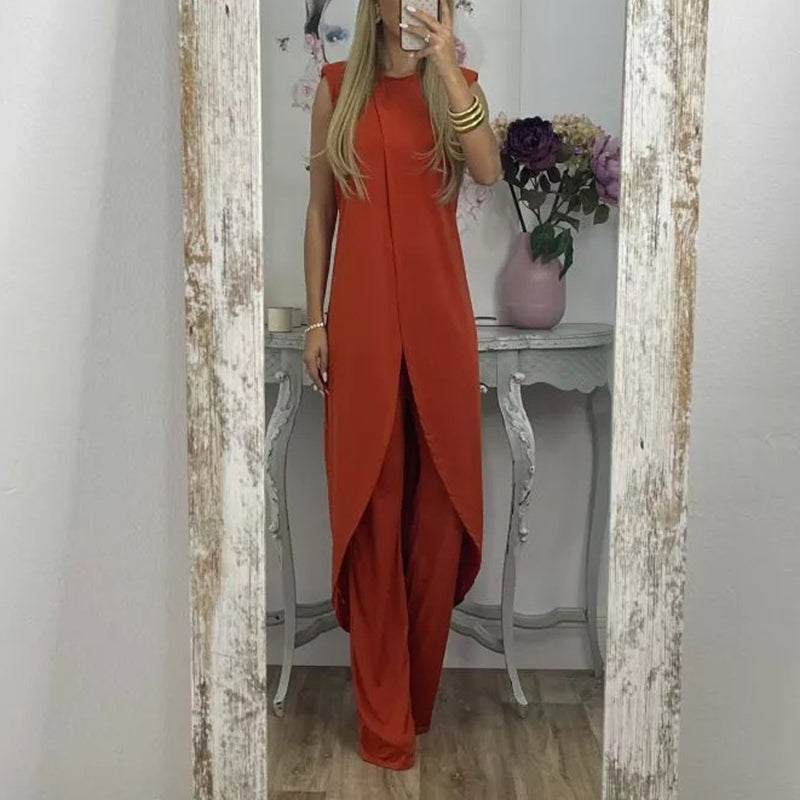 "Elegant ärmlös tvådelad set för kvinnor i beige, rundhalsad design i bekväm bomullsblandning, luftigt och stilrent."