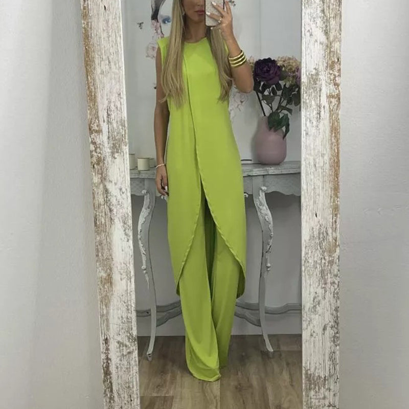 "Elegant ärmlös tvådelad set för kvinnor i beige, rundhalsad design i bekväm bomullsblandning, luftigt och stilrent."