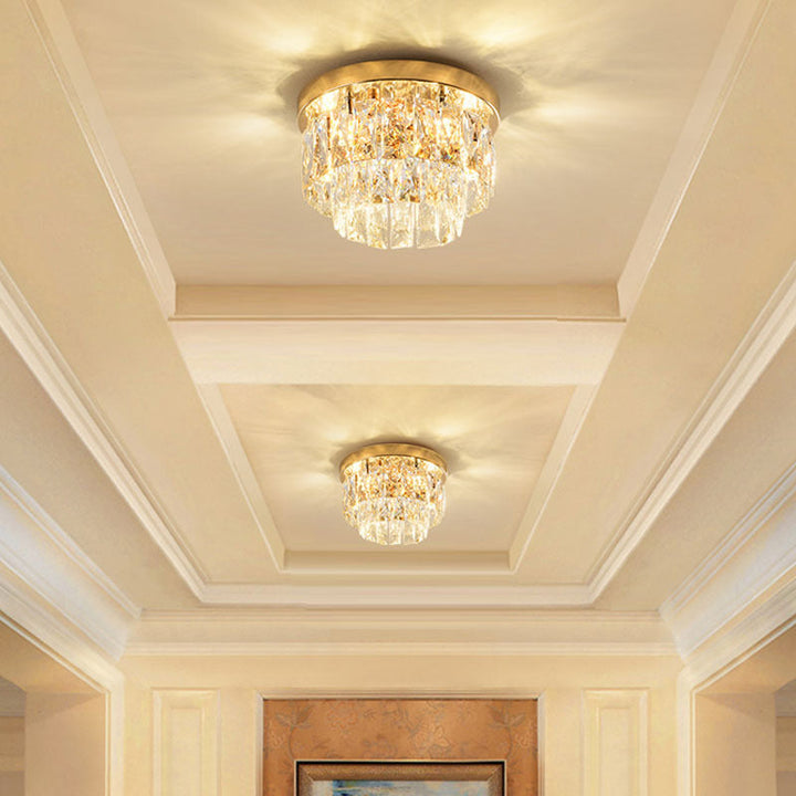 Art Deco taklampa med LED-belysning i guld och silverfinish. Stilren designlampa för hemmet.