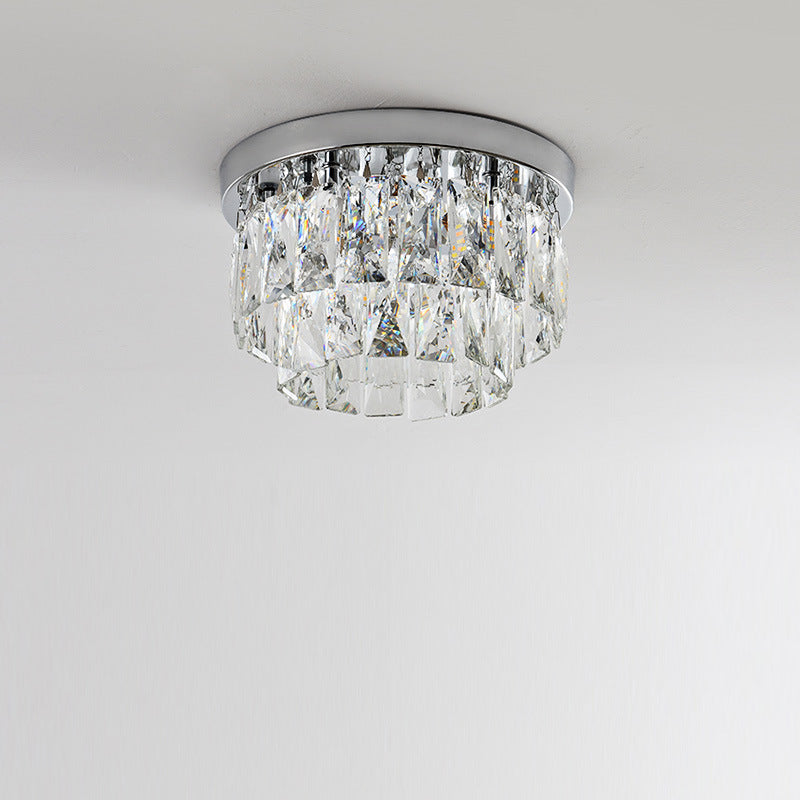 Guld LED-taklampa i Art Deco-stil. Elegant design för inomhusbelysning i vardagsrum och hall.