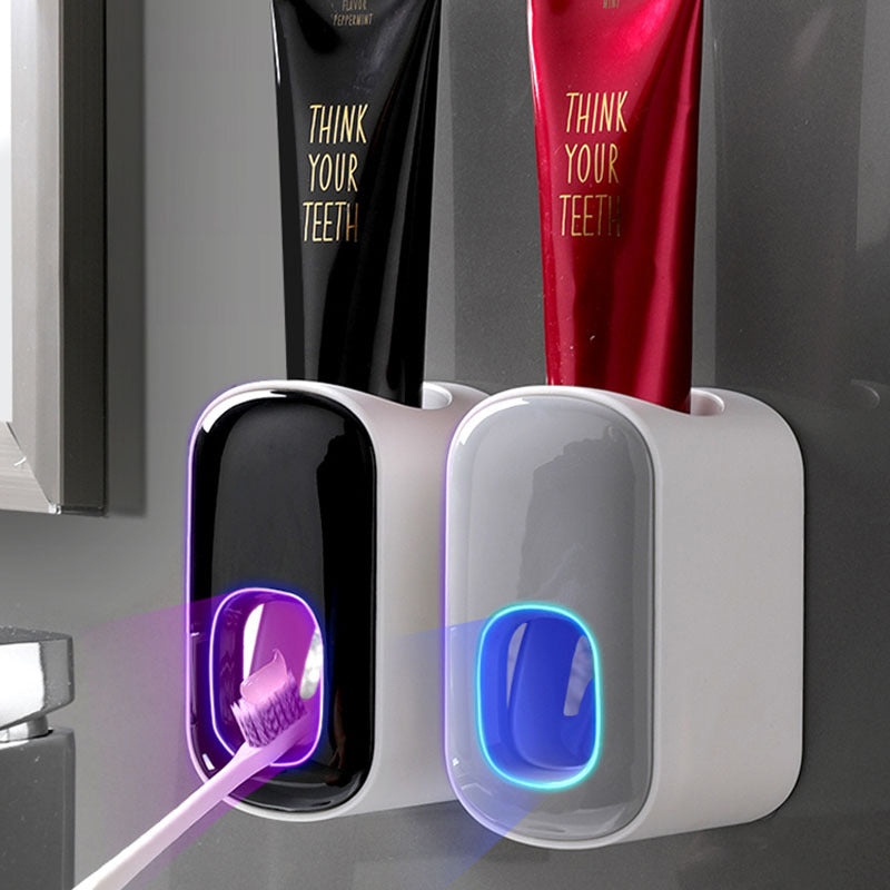 "Elegant automatisk tandkrämsklämma i modern design, sparar tid i badrummet, monteras enkelt på släta ytor."