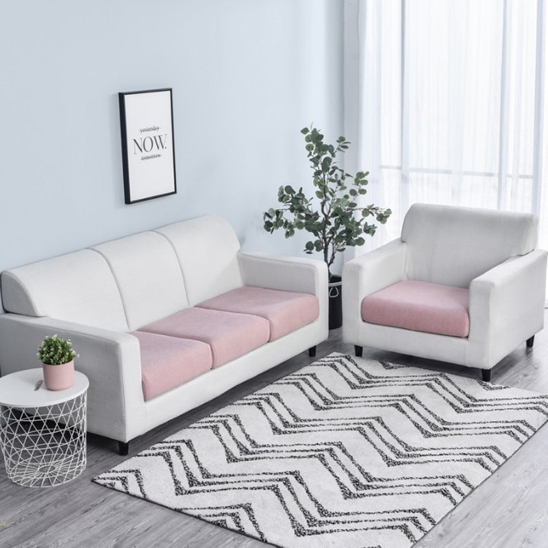 "Elegant avtagbart soffsitsöverdrag i mjuk sammet med modern design, skyddar och förnyar din soffa med stil och komfort."