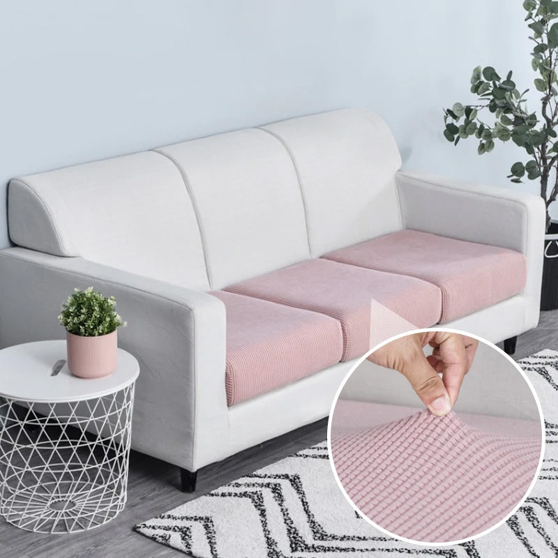 "Elegant avtagbart soffsitsöverdrag i mjuk sammet med modern design, skyddar och förnyar din soffa med stil och komfort."