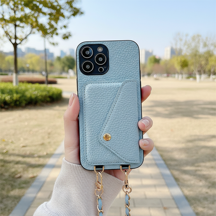 Elegant beige iPhone plånboksfodral i PU-läder med kortfack och säkert magnetlås. Stilrent skyddsfodral.