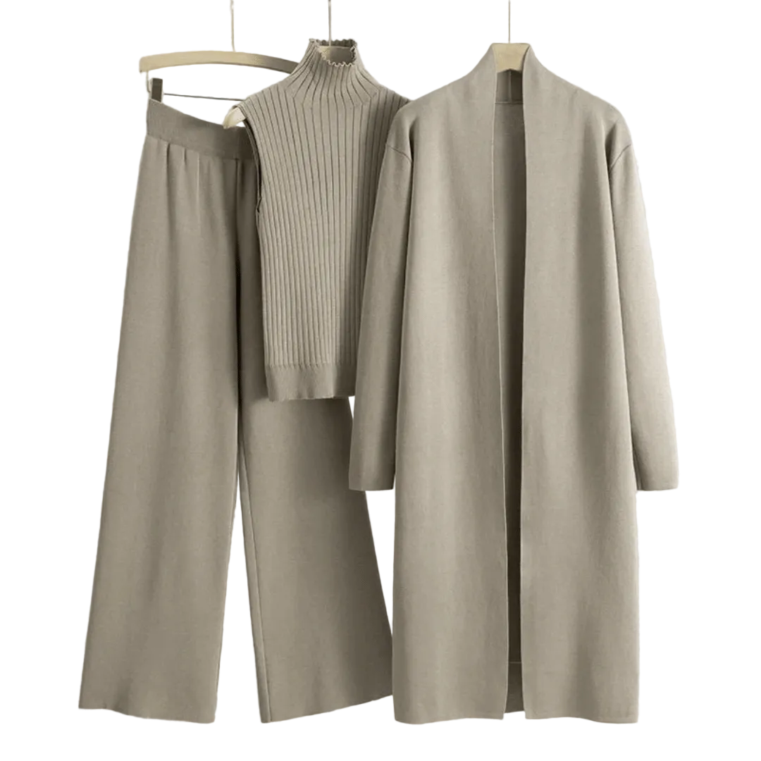Elegant blå dambyxdräkt med skräddarsydd kavaj och topp, perfekt för kontoret.