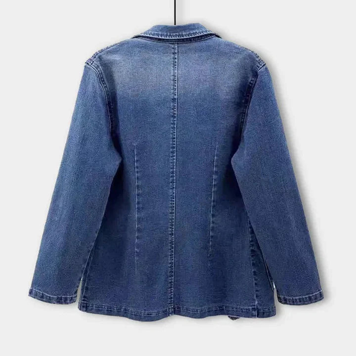 Mångsidig blå damkavaj för både vardagsstil och professionella tillfällen. Modern design.