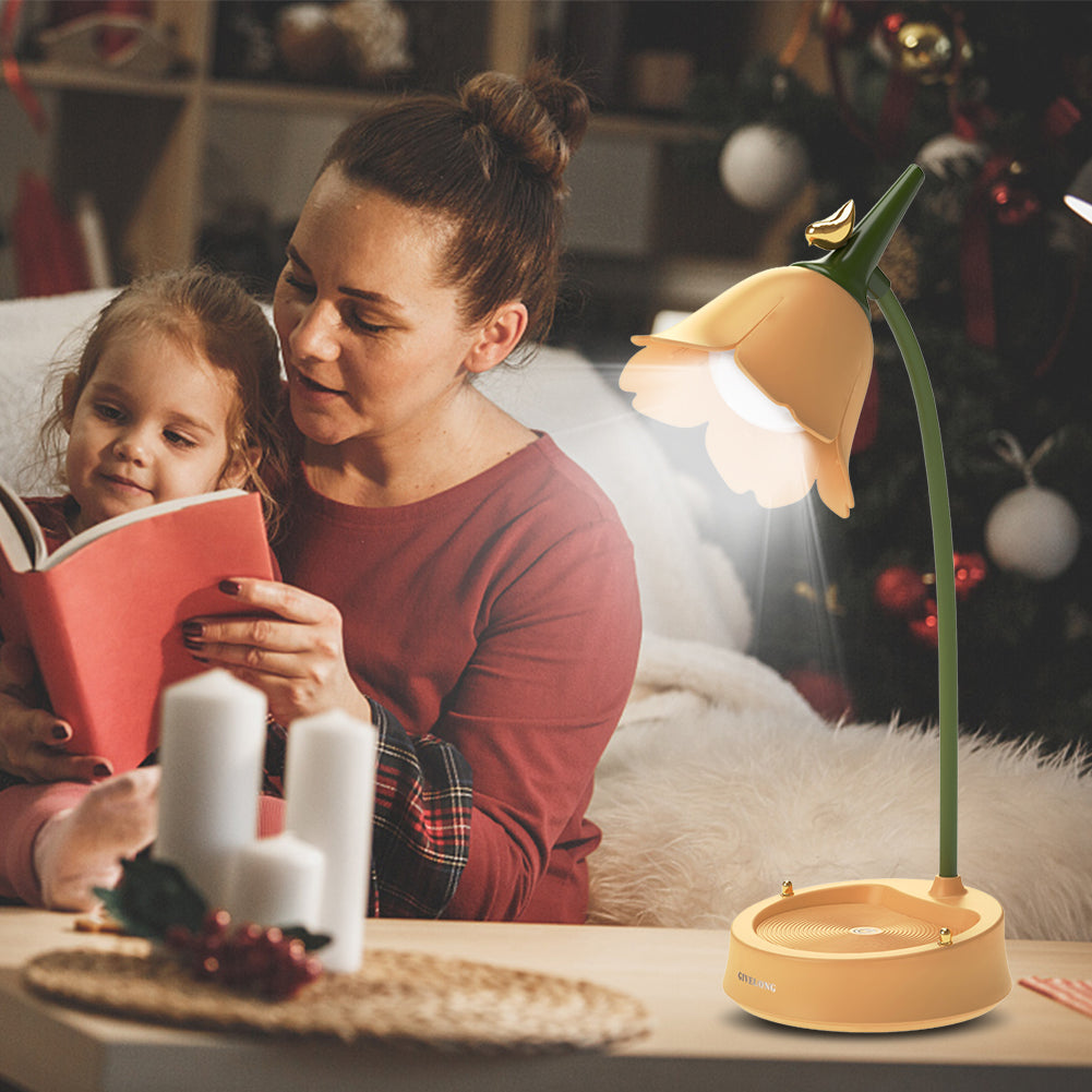 Modern LED-bordslampa LumaPetal med innovativ blomform, trådlös och dimbar för optimal komfort.
