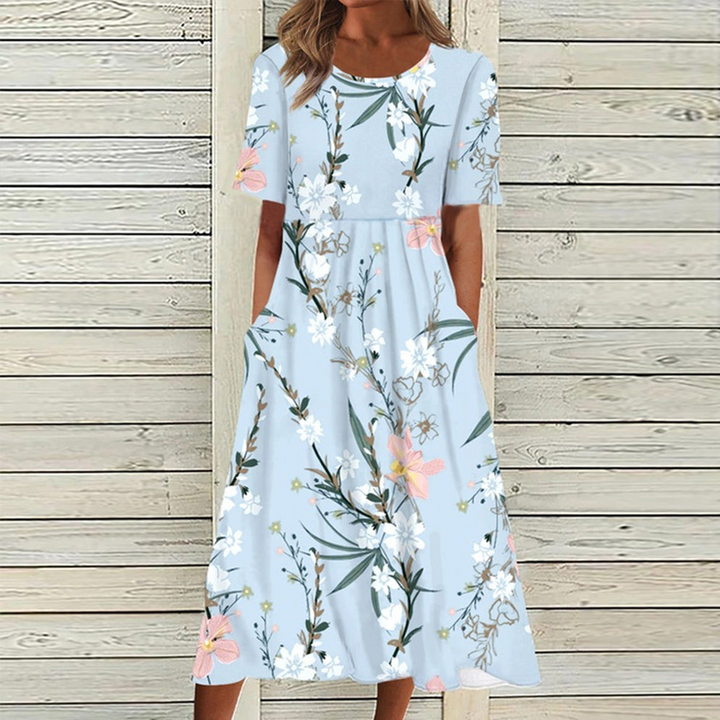 "Elegant blommig A-linje klänning med rund hals i vitt och blått, midi-längd för en feminin och sofistikerad stil."